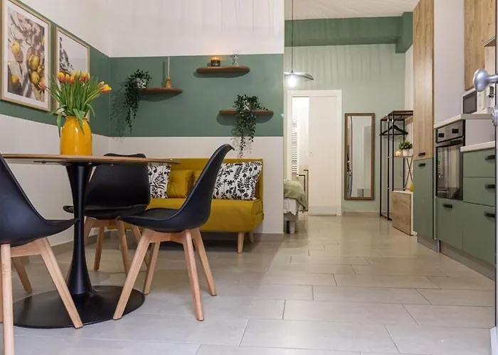 Holiday home Airport Area With Free Parking *